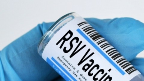 CDC publican nuevos lineamientos sobre vacunas de VSR