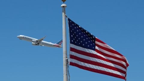 Viajar en avión en EE.UU. ahora tiene un cambio drástico a partir del 2025