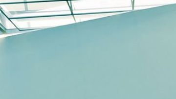 ¡Llamativo! Nilu27 y su superdeportivo con motor V12