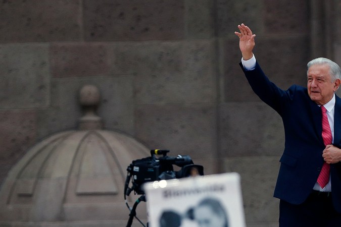 AMLO afirma que México vive "una auténtica democracia" en su último informe de gobierno
