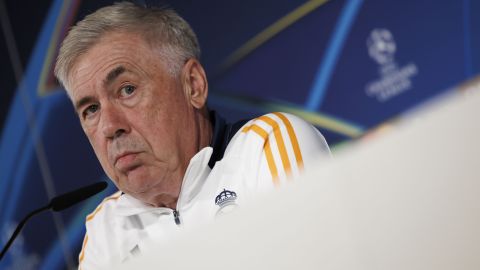 MADRID, 16/09/2024.- El entrenador del Real Madrid, Carlo Ancelotti durante la rueda de prensa posterior al entrenamiento del conjunto este lunes, en la Ciudad Deportiva de Valdebebas, previa al partido de Liga de Campeones que disputarán mañana ante el Stuttgart. EFE/Sergio Pérez