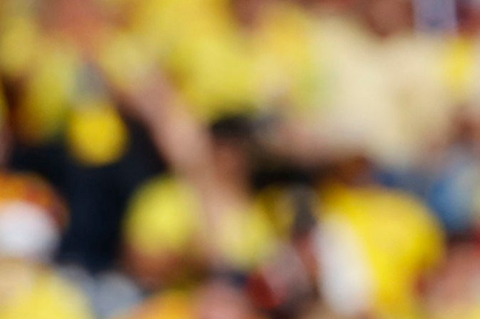 AMDEP6669. BARRANQUILLA (COLOMBIA), 10/09/2024.- Emiliano Martínez (i) portero de Argentina habla con el árbitro chileno Piero Maza este martes, en un partido de las eliminatorias sudamericanas para el Mundial de 2026 entre Colombia y Argentina en el estadio Metropolitano en Barranquilla (Colombia). EFE/ Mauricio Dueñas Castañeda