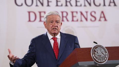 AMLO afirma que no invitar al rey de España es para que haya "respeto a México"