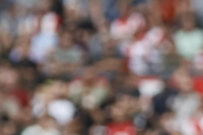 El delantero mexicano Santiago Giménez durante el encuentro del Feyenoord ante el NAC Breda en el que cayó lesionado antes de la primera media hora de juego.