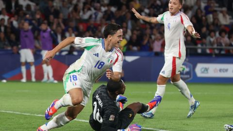 Giacomo Raspadori tras anotar el gol que le puso cifras definitivas a la remontada italiana en París.