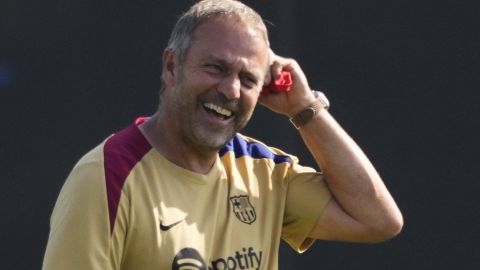 GRAFCAT7644. SANT JOAN DESPÍ (BARCELONA) (ESPAÑA), 30/08/2024.-El técnico alemán del FC Barcelona, Hansi Flick, durante el entrenamiento que realiza la plantilla barcelonista este viernes en la Ciudad Deportiva Joan Gamper para preparar el partido de liga que disputarán mañana ante el Valladolid FC en el Estadio Olímpico Luís Companys.EFE/ Alejandro García