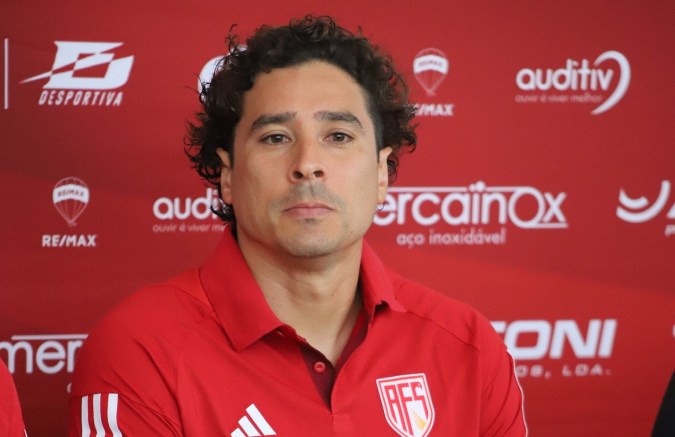 Guillermo "Memo" Ochoa fue presentado como nuevo jugador del AVS Futebol SAD a comienzos de esta semana.