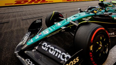 Singapore (Singapore), 21/09/2024.- Spanish driver Fernando Alonso of Aston Martin in action in the pit lane during the third practice for the Singapore Formula One Grand Prix at the Marina Bay Street Circuit, Singapore, 21 September 2024. The Singapore Formula One Grand Prix takes place on 22 September 2024. (Fórmula Uno, Singapur, Singapur) EFE/EPA/TOM WHITE