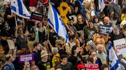 Miles de personas protestan en Israel para exigir tregua
