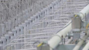 Kim Jong Un recorre las instalaciones del Instituto de Armas Nucleares donde se mostró en una sala de centrifugadoras de gas, en un lugar no revelado de Corea del Norte.