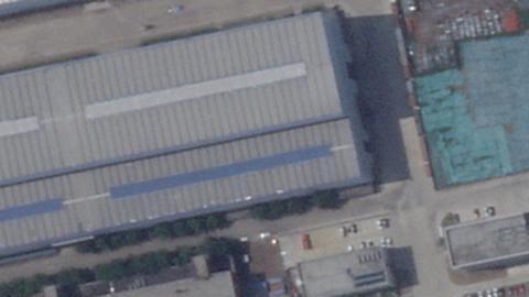Una serie de imágenes de satélite de Planet Labs de junio parecen mostrar grúas en el astillero de Wuchang en Wuhan Shi, China.