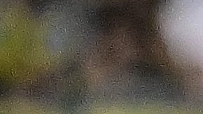 VILLARREAL, 22/09/2024.- El delantero del FC Barcelona, Lamine Yamal (i), conduce el balón ante el defensa del Villarreal, Sergi Cardona, durante el encuentro correspondiente a la sexta jornada de Laliga EA Sports que disputan hoy Domingo FC Barcelona y Villarreal en el estadio de La Cerámica, en la localidad castellonense. EFE / Andreu Esteba.