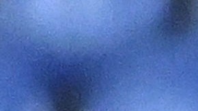 El mexicano Johan Vásquez disputando una pelota con el argentino Nico González de la Juventus.