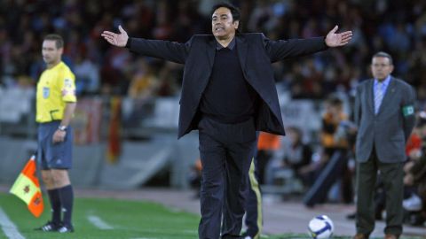 FILE - In this March 15, 2009, file photo, Almeria's coach Hugo Sanchez, front, reacts during a Spanish La Liga soccer match against Barcelona at the Mediterraneo Stadium in Almeria, Spain. Former Real Madrid striker and Mexico coach Hugo Sanchez was named Tuesday, May 15, 2012, as the new coach of Mexican club Pachuca. (AP Photo/Sergio Torres, file)