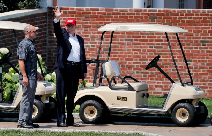 Reportan tiroteo en campo de golf de Trump, no era un ataque en su contra