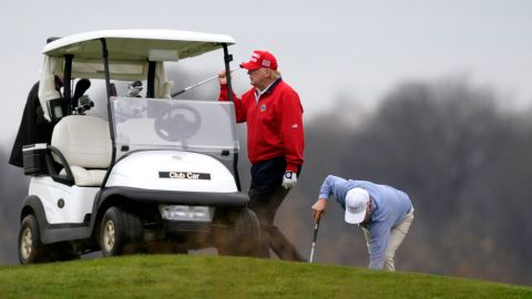 Reportan tiroteo en campo de golf de Trump, no era un ataque en su contra