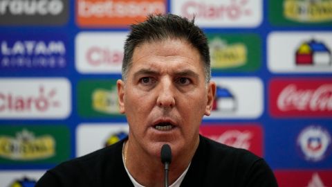 Eduardo Berizzo, of Argentina, gives a press conference as he is presented as the new head coach of Chile's national soccer team in Santiago, Chile, Monday, May 30, 2022. (AP Photo/Esteban Felix)