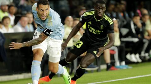 Celta Vigo's Hugo Mallo, left, duels for the ball with Real Madrid's Ferland Mendy during a Spanish La Liga soccer match between Celta Vigo and Real Madrid at the Balaidos stadium in Vigo, Spain, Saturday, Aug. 20, 2022. (AP Photo/Lalo R. Villar)