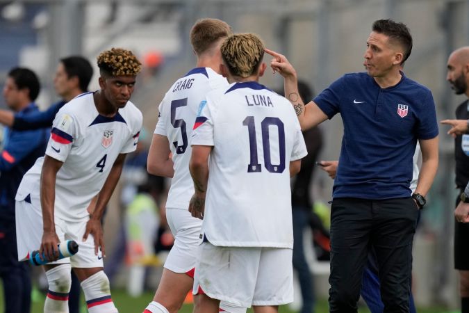 El entrenador Mikey Varas fue el responsable de llevar a la Selección de Estados Unidos a los Juegos Olímpicos París 2024, algo que no ocurría desde el 2008.
