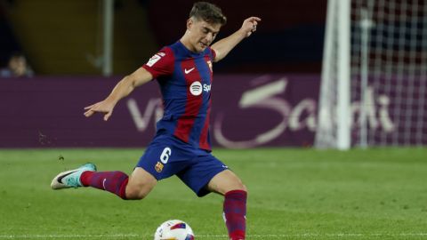 Barcelona's Gavi kicks the ball during a Spanish La Liga soccer match between Barcelona and Athletic Bilbao, at the Olympic Stadium of Montjuic in Barcelona, Spain, Sunday, Oct. 22, 2023. (AP Photo/Joan Monfort )