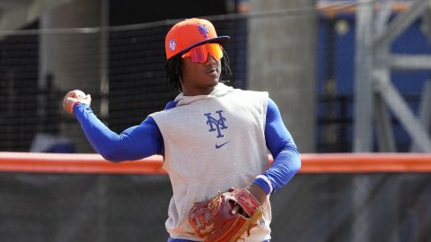 New York Mets infielder Luisangel Acuna throws during a spring training baseball workout Saturday, Feb. 17, 2024, in Port St. Lucie, Fla. (AP Photo/Jeff Roberson)