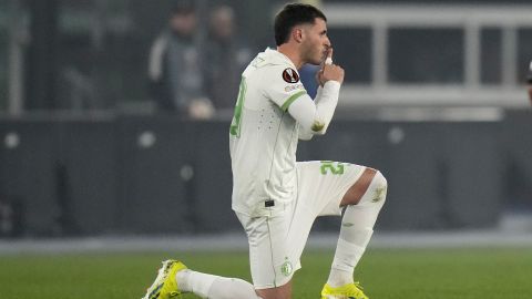 Feyenoord's Santiago Gimenez celebrates after he scored his side's first goal during the Europa League play-off second leg soccer match between Roma and Feyenoord at Rome's Olympic stadium, Thursday, Feb. 22, 2024 (AP Photo/Alessandra Tarantino)