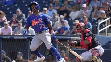 New York Mets' Luisangel Acuna singles during the second inning of a spring training baseball game against the Washington Nationals Monday, Feb. 26, 2024, in West Palm Beach, Fla. (AP Photo/Jeff Roberson)