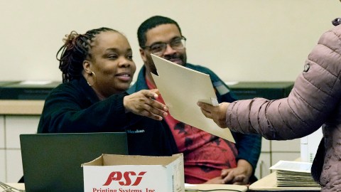 Durante las elecciones primarias en Michigan, los republicanos acusaron irregularidades, pero no hubo cambios en resultados.