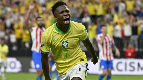 Vinicius Júnior celebra tras marcar el primer gol de Brasil ante Paraguay en el partido por el Grupo D de la Copa América, el viernes 28 de junio de 2024, en Las Vegas. (AP Foto/David Becker)