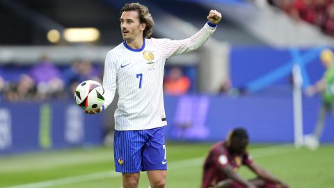 Antoine Griezmann of France celebrates at the end of a round of sixteen match between France and Belgium at the Euro 2024 soccer tournament in Duesseldorf, Germany, Monday, July 1, 2024. France won 1-0. (AP Photo/Darko Vojinovic)