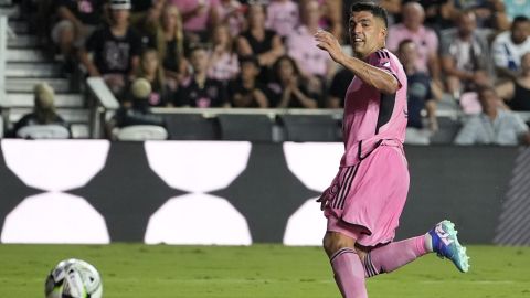 Inter Miami forward Luis Suárez watches as he scores a goal during the second half of a Leagues Cup soccer match against Puebla, Saturday, July 27, 2024, in Fort Lauderdale, Fla. (AP Photo/Lynne Sladky)