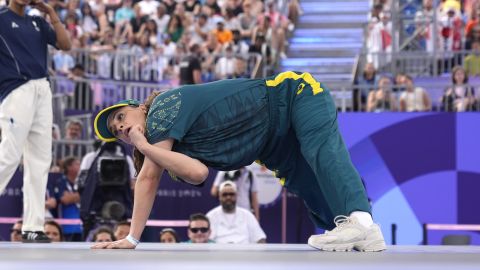 Australia's Rachael Gunn, known as B-Girl Raygun, competes during the Round Robin Battle at the breaking competition at La Concorde Urban Park at the 2024 Summer Olympics, Friday, Aug. 9, 2024, in Paris, France. (AP Photo/Frank Franklin)