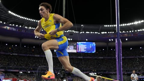 Armand Duplantis, of Sweden, celebrates after setting a new world record in the men's pole vault final at the 2024 Summer Olympics, Monday, Aug. 5, 2024, in Saint-Denis, France. (AP Photo/Bernat Armangue)