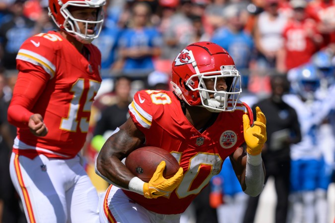 Isiah Pacheco registró 92 yardas importantes para que los Kansas City Chiefs vencieran a los San Francisco 49ers en tiempo extra (25-22), asegurando un nuevo título en el Super Bowl.