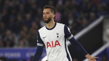 Tottenham's Rodrigo Bentancur during the English Premier League soccer match between Leicester and Tottenham Hotspur at King Power Stadium in Leicester, England, Monday, Aug. 19, 2024.(AP Photo/Rui Vieira)