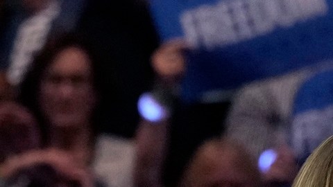 La campaña Harris-Walz apoya con fondos a otros candidatos demócratas.