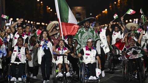 La delegación paralímpica mexicana hizo sonar el himno en París 2024.