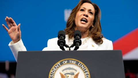 La vicepresidenta Kamala Harris destacará la importancia de trabajadores latinos.