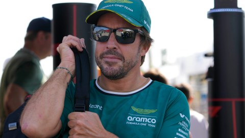 Fernando Alonso, de la escudería Aston Martin, está enfocado en finalizar la temporada dentro del top 10 en la clasificación de pilotos.