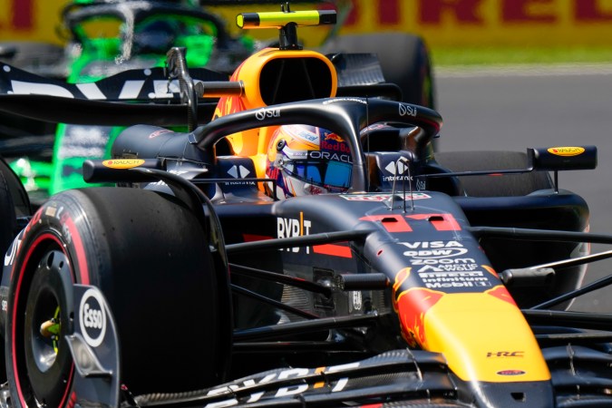 El mexicano Sergio "Checo" Pérez renovó esta temporada su contrato con Red Bull por dos años más.