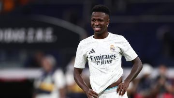 Real Madrid's Vinicius Junior smiles before the Spanish La Liga soccer match between Real Madrid and Betis at the Santiago Bernabeu stadium in Madrid, Spain, Sunday, Sept. 1, 2024. (AP Photo/Pablo Garcia)