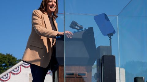 La candidatura de la vicepresidenta Harris aumentó el registro de votantes latinos.