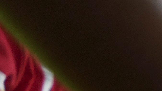 Patrick Mahomes celebra con los fans tras la apretada victoria de sus Chiefs contra los Ravens en el primer partido de la temporada 2024 de la NFL.