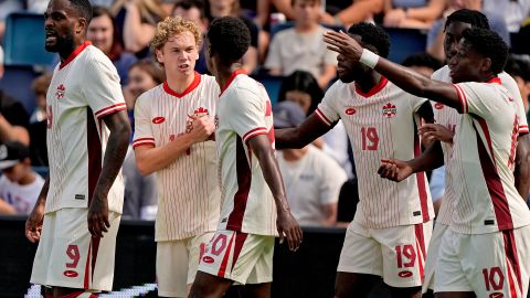 Los jugadores canadienses celebrando uno de sus goles ante el combinado estadounidense.