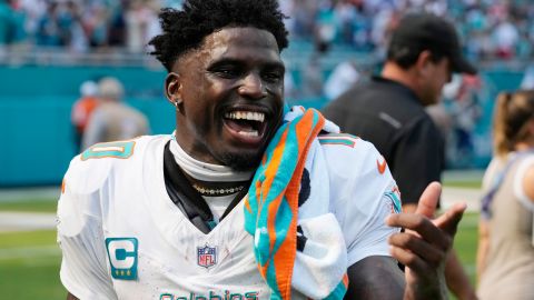 El wide receiver de los Dolphins, Tyreek Hill, había sido detenido por exceso de velocidad y esposado a la fuerza por parte de un agente de la policía del condado de Miami-Dade.