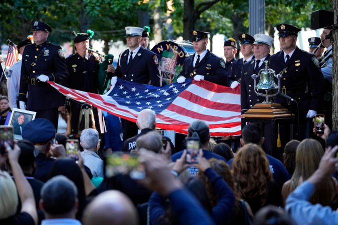 Harris y Trump se reencuentran con un cordial apretón de manos en homenaje a víctimas 11-S
