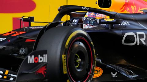 El mexicano Sergio "Checo" Pérez durante la jornada de este viernes en el circuito urbano de Bakú donde este fin de semana se correrá el Gran Premio de Azerbaiyán.