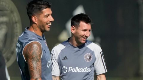 Lionel Messi junto a Luis Suárez durante el entrenamiento de este viernes con el Inter Miami.