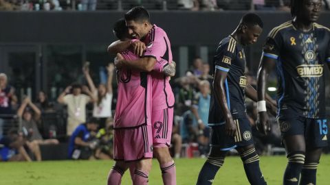 Inter Miami forward Luis Suárez (9) hugs Inter Miami forward Lionel Messi (10) after he scored a goal during the second half of an MLS soccer match against the Philadelphia Union, Saturday, Sept. 14, 2024, in Fort Lauderdale, Fla. (AP Photo/Marta Lavandier)