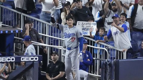Los Angeles Dodgers' Shohei Ohtani (17) waves to fans after he hit a home run scoring Andy Pages, during the seventh inning of a baseball game against the Miami Marlins, Thursday, Sept. 19, 2024, in Miami. (AP Photo/Wilfredo Lee)